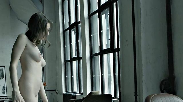 Solo petite nympho bae enjoys showing titties