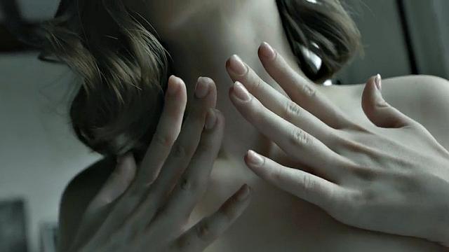 Solo petite nympho bae enjoys showing titties