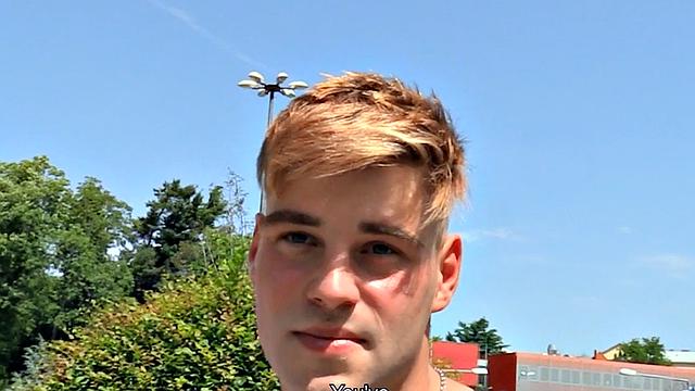 смотри как парня трахают в лесу с видом от первого лица