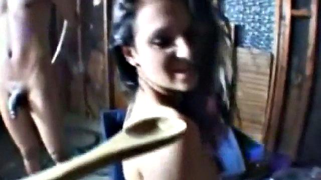 Виктория глубоко сосёт и получает мощную еблю в свою тугую жопу