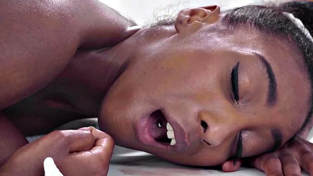 Ebony oiled lez pussy fingered on massage by masseuse