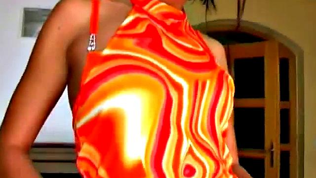 Urygova toys pussy with big dildo