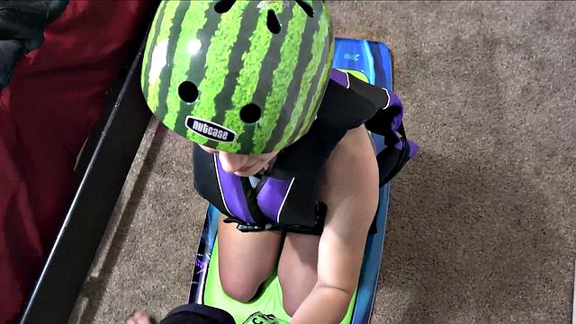 Натали Поркман с жадностью берет в рот толстый член Брайана и ловит каждую каплю спермы