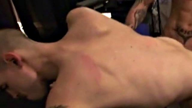 Amateur tattooed German top fucks stud's asshole