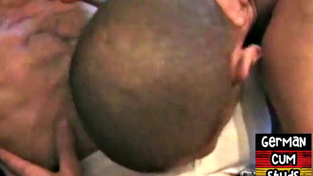 German muscled daddy fucks bottom in homemade closeup