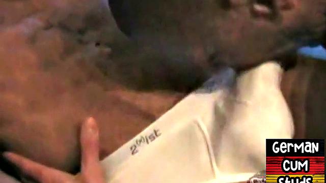 German muscled daddy fucks bottom in homemade closeup