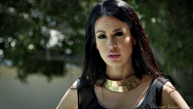 Сэмми трахается с Дерриком Пирсом, пока подруга не видит.