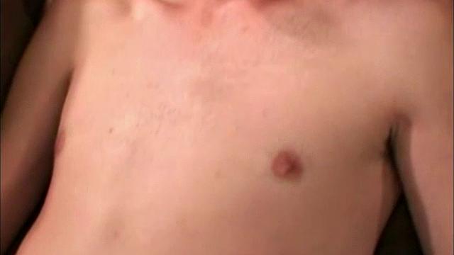 Эрик не сдерживает себя и мощно кончает в финале