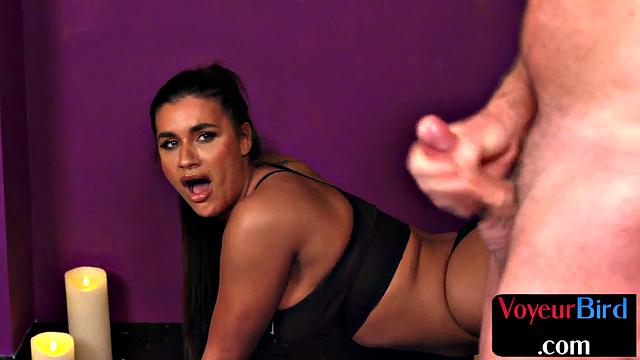 Гордая госпожа дразнит и заставляет дрочить под наблюдением скрытой камеры.