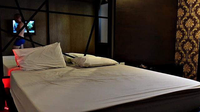 Азиатская похотливая стерва жаждет жёсткого траха