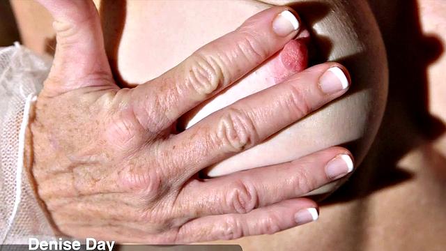 Deep-fingering mother of three