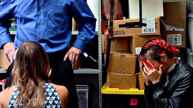 Мамаша Кристи Лав спасает дочку перед офицером, а Кимберли Чи в шоке