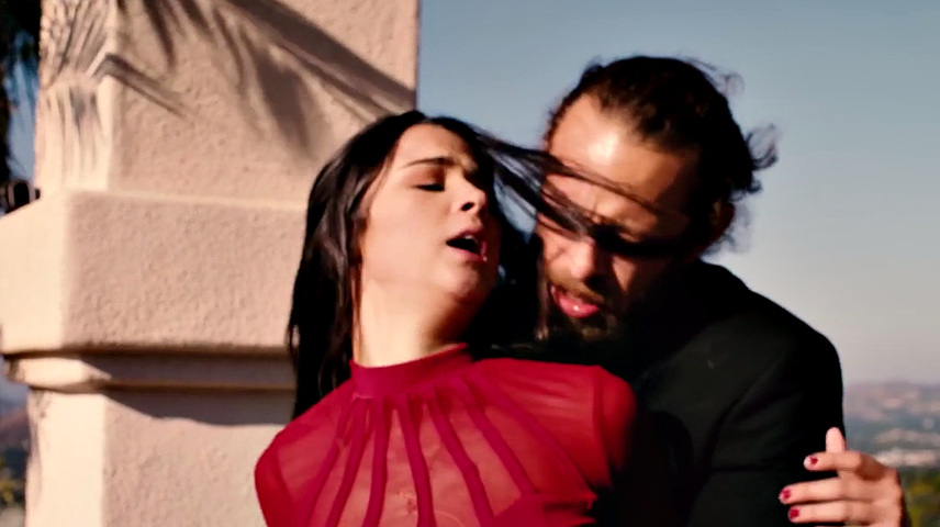 Doggystyle GF sucks and enjoys passionate sex outdoor