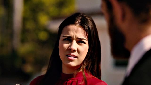 страстная брюнетка стонет от глубокого секса на свежем воздухе