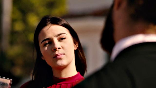 страстная брюнетка стонет от глубокого секса на свежем воздухе