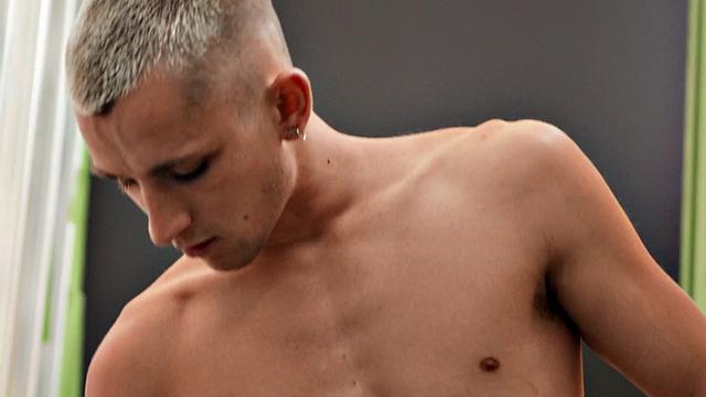 Татуированный качок отжигает после минета, пассив не ожидал такого расклада