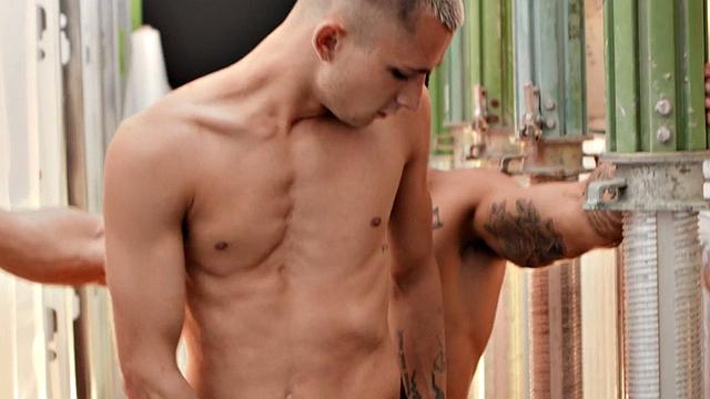 Muscled tattooed jock smashing bottom stud BJ