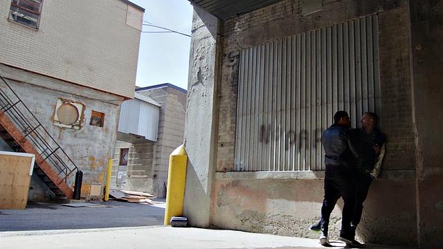 Muscled tattooed jock smashing bottom stud BJ