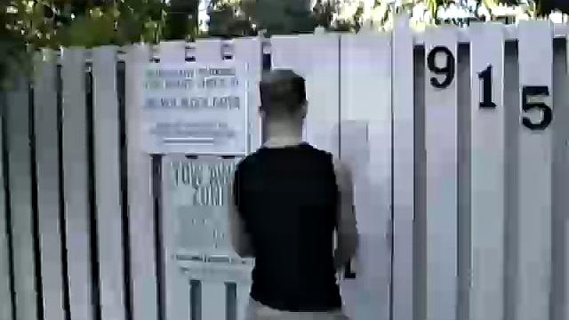 Захари Пирс дрочит на природе, сперму не сдержать при таком кайфе.