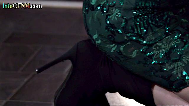 CFNM housewives meet and jerk