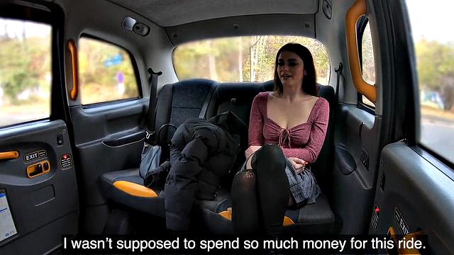 шальная красотка скачет на члене после поездки в машине