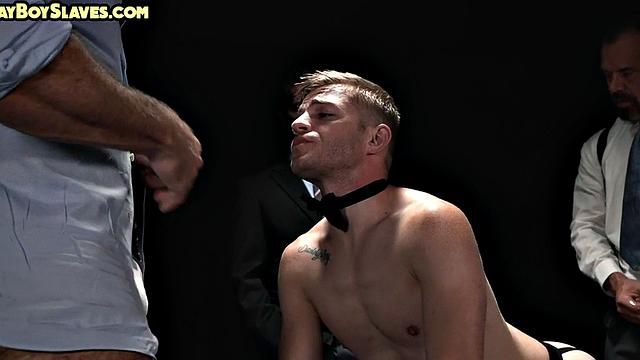 Submissive guy fucked in voyeuristic anal by mature DILF