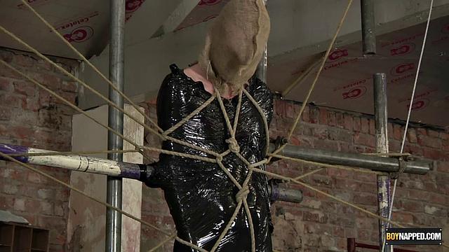 Делают, чтобы его большой член кончил! - Чарли Коул и Эштон Брэдли