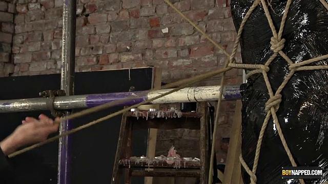 Делают, чтобы его большой член кончил! - Чарли Коул и Эштон Брэдли