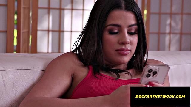 падчерица решила придумать педикюр для отчима - он не возражает