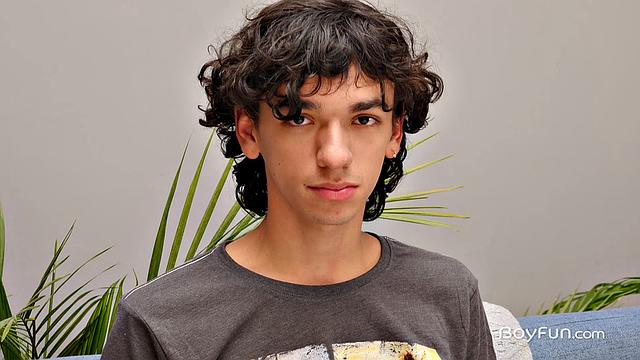 Keeping "Julian Isaza" unchanged as it doesn't require rewriting.