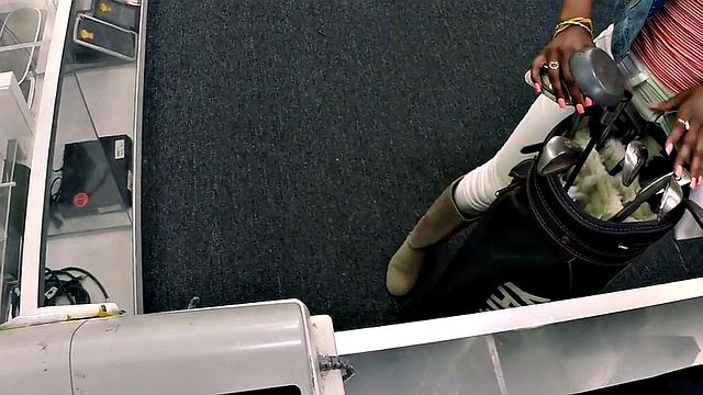 Amateur pawnshop ebony fucked in office for money