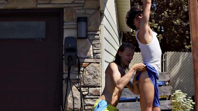 Stud penetrates gay in anal hole after kissing