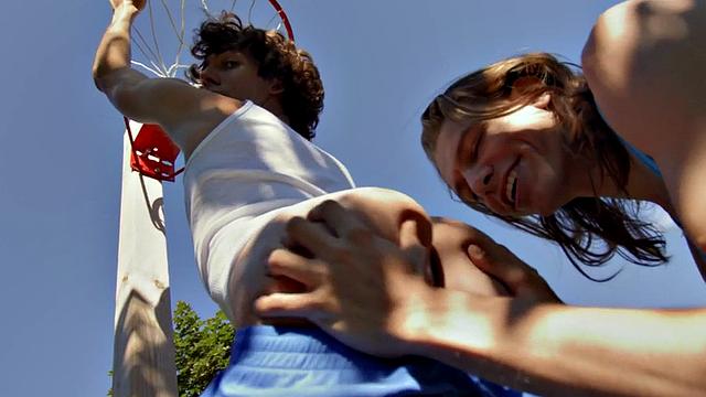 Stud penetrates gay in anal hole after kissing