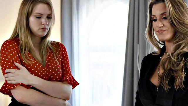 Massaging dykes lick pussies in 3some and fingering