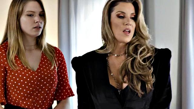 Massaging dykes lick pussies in 3some and fingering