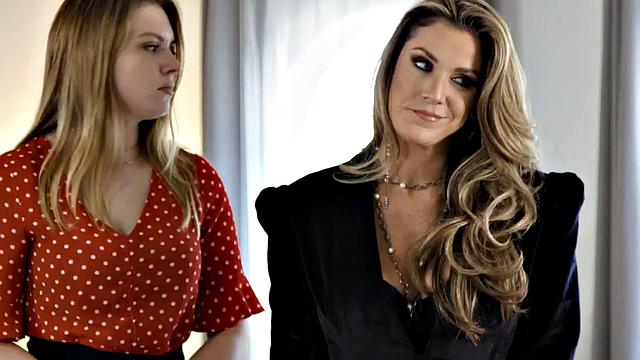 Massaging dykes lick pussies in 3some and fingering