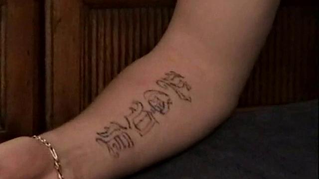 Маршалл дрочит за деньги и кончает на камеру