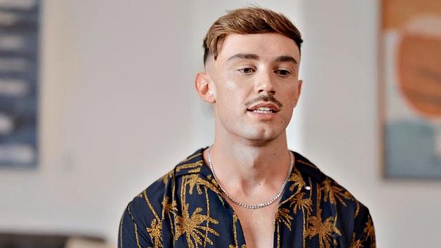 Solo stud with hot body wanks cock and cums on casting