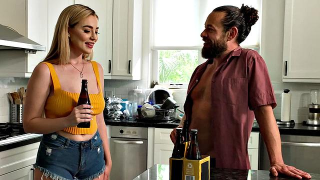 Сочные сиськи Блейк Блоссом скачут, пока она жестко катается на толстом члене Брэда