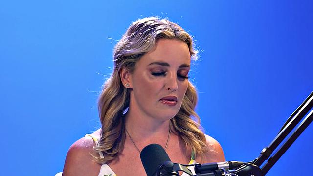 Bigbooty babe solo masturbating until orgasm at casting