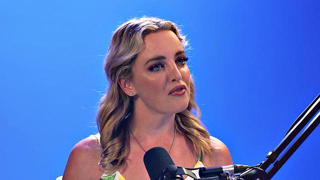 Bigbooty babe solo masturbating until orgasm at casting