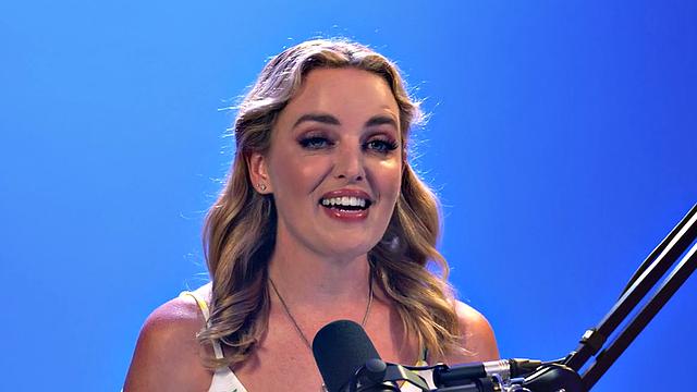 Bigbooty babe solo masturbating until orgasm at casting