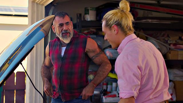 College Twink Helps Older Bear Feel Fresh Again - Johnny Moon, Lawson James