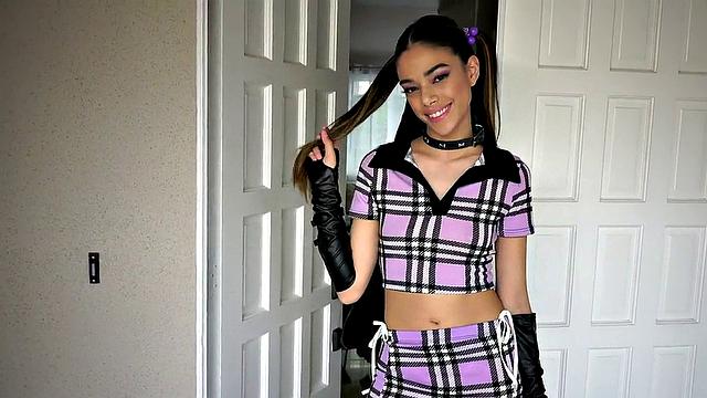 Hairy 21yo slut fucked by big white dick in wet pussy