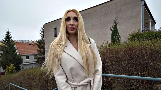 милфа на пикапе глотает по полной, а потом получает по заслугам