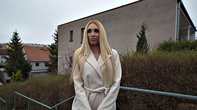 милфа на пикапе глотает по полной, а потом получает по заслугам