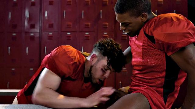 Athletic Ebony Sud Fucks In Locker Room Till Cumshot