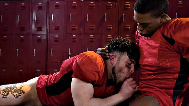 Athletic Ebony Sud Fucks In Locker Room Till Cumshot