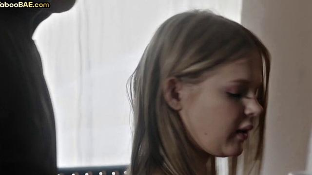 маленькая зажигалка: сначала лиз, потом в позе собачки-краткий курс многозадачности