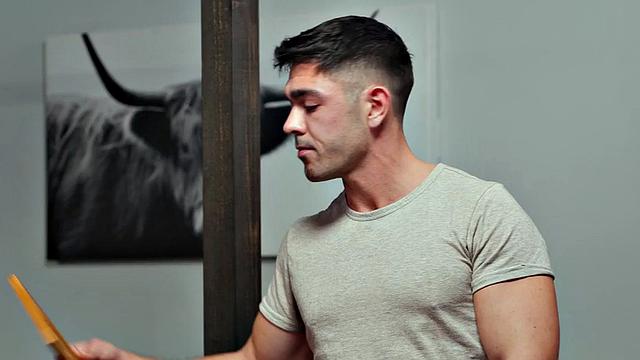 Sturdy bottom rims jock before being bred till cumshot